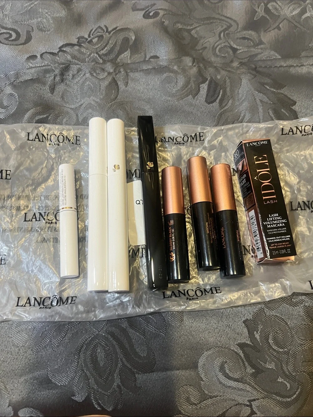 Lancôme Ribbed Velvet Light Pink Makeup Pouch with new mascara samples
